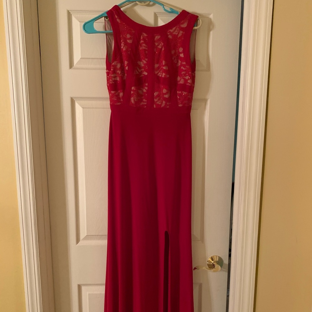 RED PROM DRESS - Picture 2 of 4